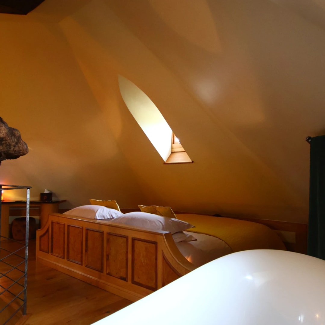 Copper bath tub with star gazing window above