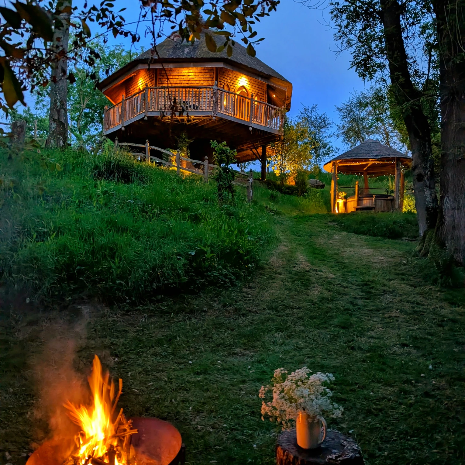 Eathelin exterior view and hot tub at dusk with the canopy lit
